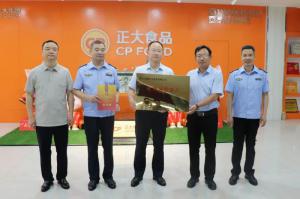 市文明辦、市市場(chǎng)監管局聯(lián)合為我公司文明誠信經(jīng)營(yíng)授牌